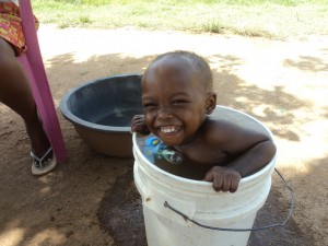 <p>Two-year old Oscar playing in bath water in Dominican Republic. Photo by Emily Brennan.</p>

